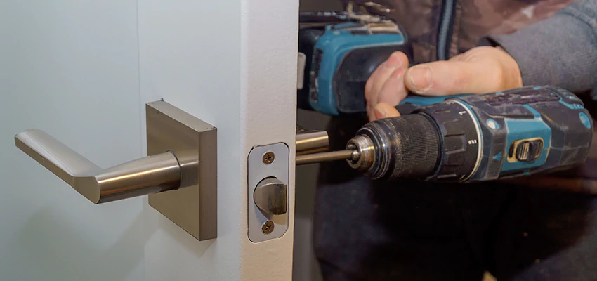 Broken Door Handle Lock Repair in St Petersburg, Florida